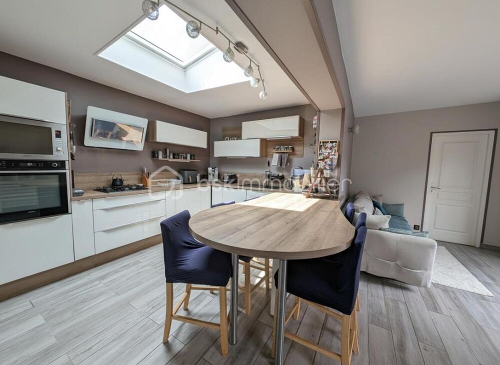 Maison 3 CH, garage et jardin à 100m de la place Sainte-Cécile  Le charme, le calme et le 'tout-à-pied'