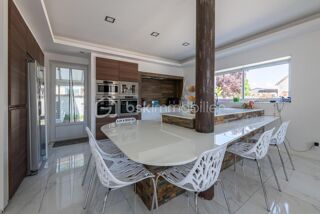  Propri�t�/ch�teau � vendre 8 pi�ces 364 m�