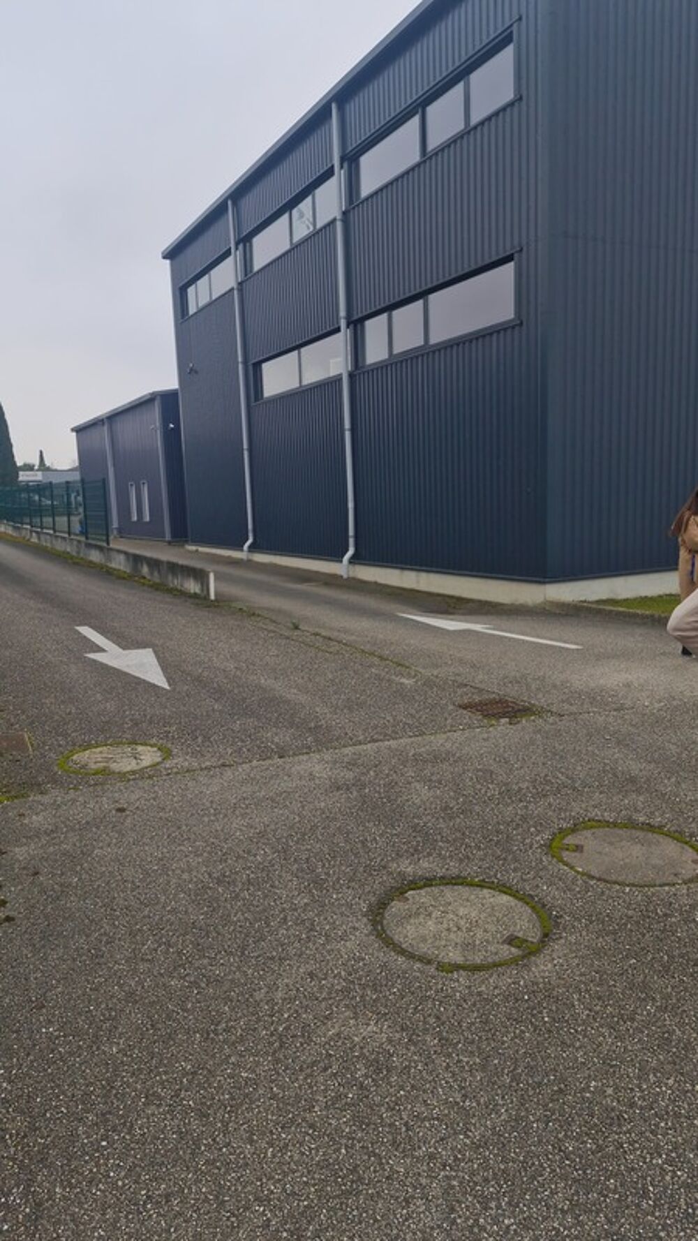   entrepôt 155m²  à louer VAULX MILIEU (38) situé proche sortie autoroute 200 mètres soit 4 minutes 