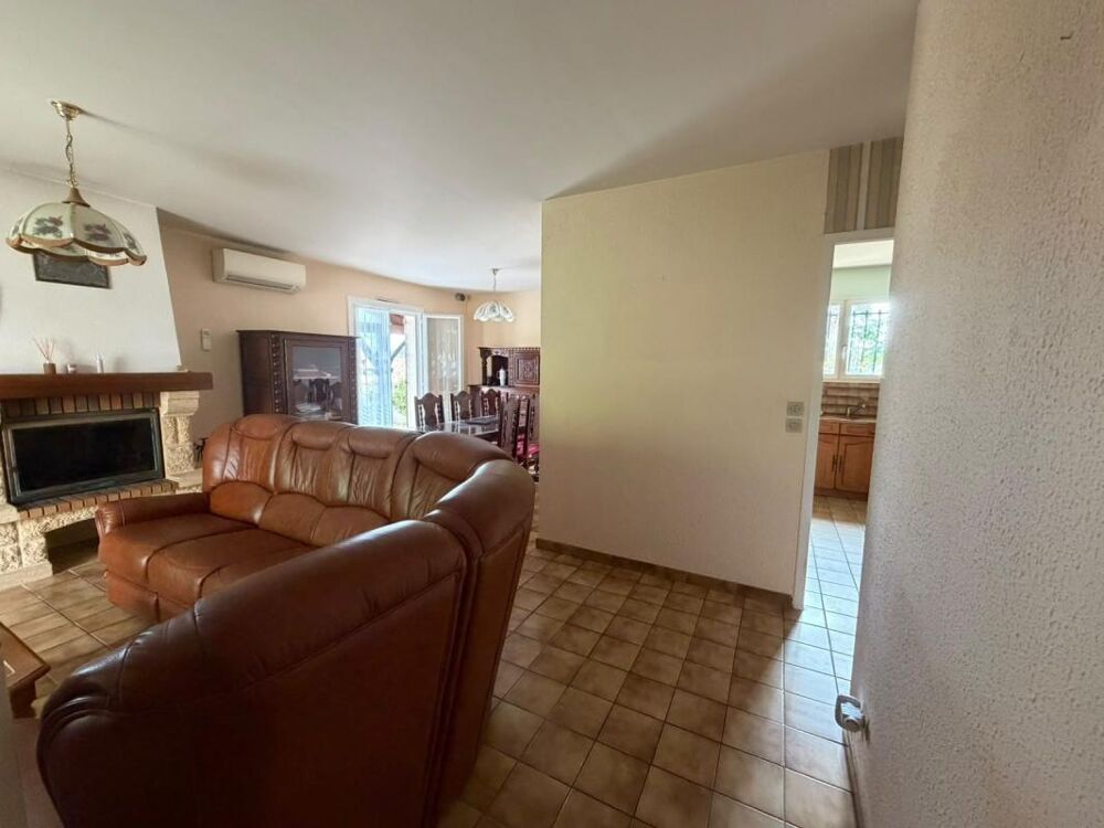 Cubzac-les-Ponts (33240) - Maison 3 chambres avec garage sur terrain 1500 m²