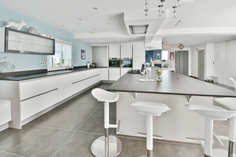 Maison à vendre 6 pièces proche de TONNAY BOUTONNE (17)- 183 m² habitables-Jardin- Piscine