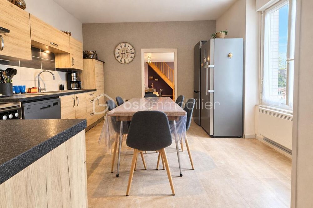 Vente Maison Fougères – Maison de ville en pierre, 118 m², 5 chambres, cour et jardin Fougeres