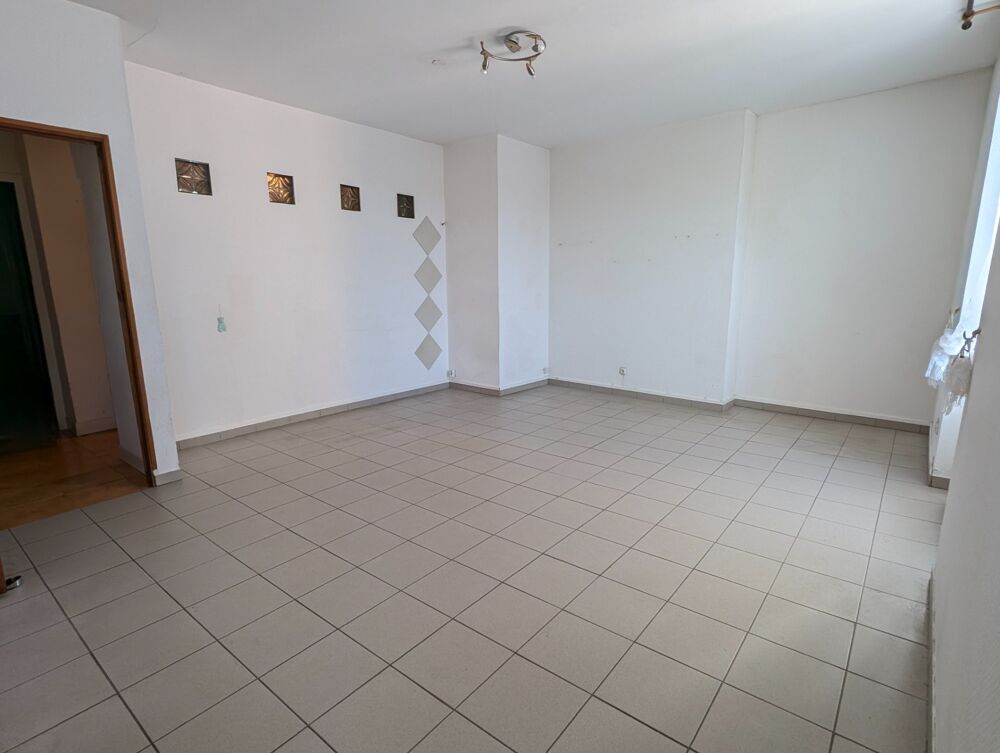 Vente Appartement CHAUMES-EN-BRIE – CENTRE-BOURG – UN APPARTEMENT  58 m² LUMINEUX À RÉINVENTER ! Chaumes en brie