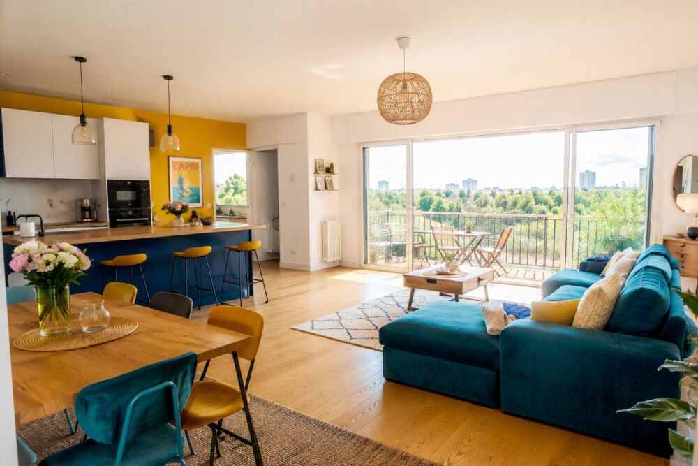Vente Appartement APPARTEMENT 3 PICÈES AVEC BALCON + PARKING - AU PIED DU PONT DE PIERRE ET DE STALINGRAD Bordeaux