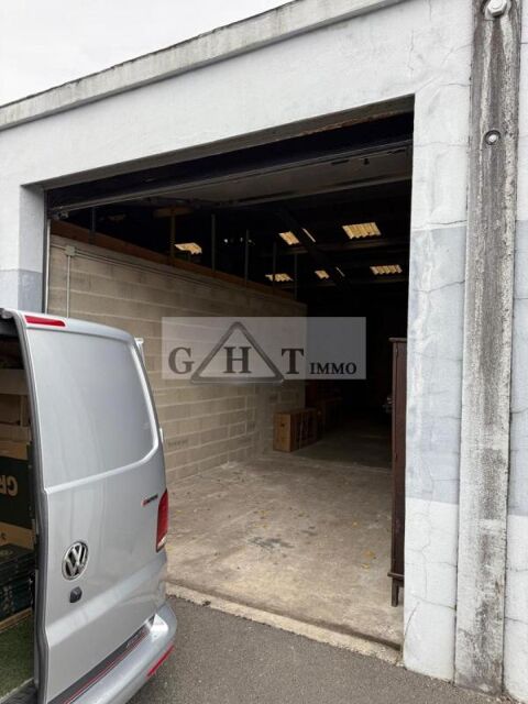 ENTREPOT 140 M&sup2; A LOUER OZOIR LA FERRIERE 1300 77330 Ozoir la ferriere