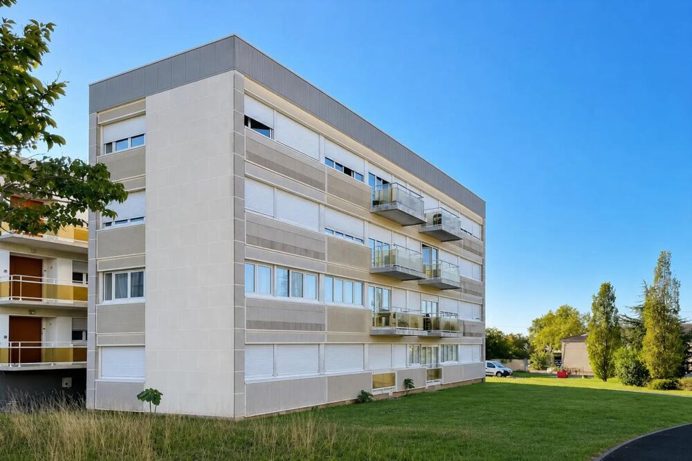 Immeuble 14 appartements avec balcons Cognac