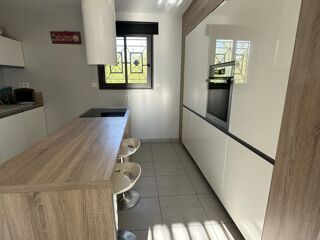  Villa  vendre 8 pices 143 m