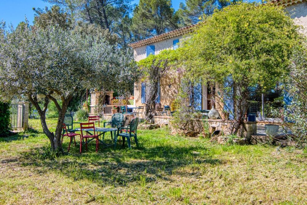 Superbe Villa de 8 Pièces à Cotignac (83)  182 m² habitables avec piscine, sur 2500 m² de terrain paysager
