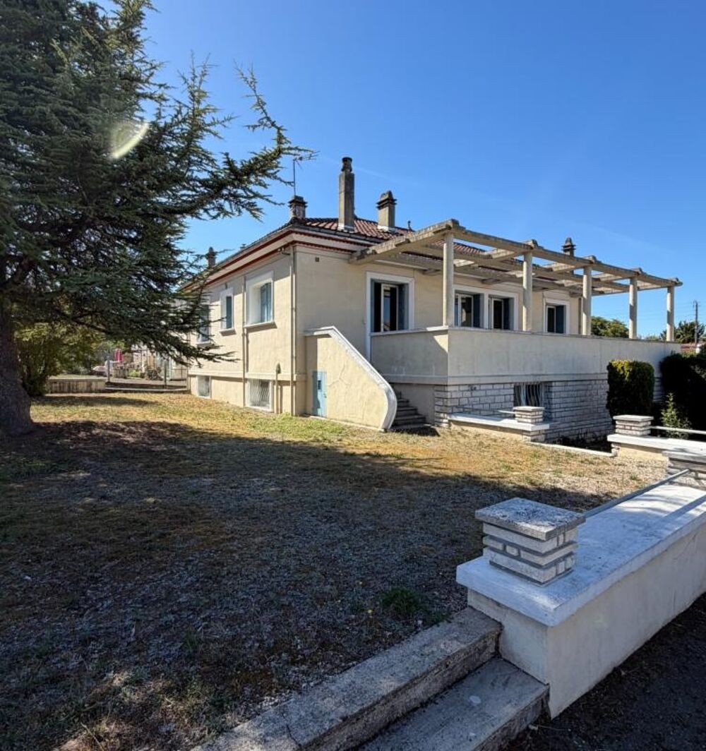 Magnac sur Touvre. Maison 125 m² sur sous-sol avec terrain de 2204 m²