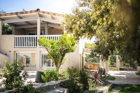 PROPRIETE TOURISTIQUE ACTIVITE RENTABLE EXPLOITAITON SUR 12 MOIS – Piscine int&eacute;rieure – Secteur Uz&egrave;s / Pont du Gard 1060000 30210 Castillon du gard