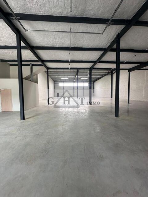   A LOUER LOCAUX D'ACTIVITES NEUF DE 450 à 1 900 m² 