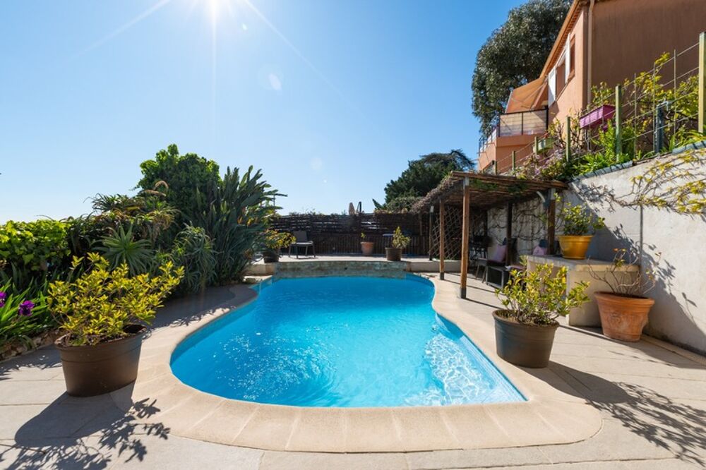 Appartement bas de villa à vendre 4 pièces VILLEFRANCHE SUR MER (06)vue exceptionnelle piscine privée jardin terrasse garage