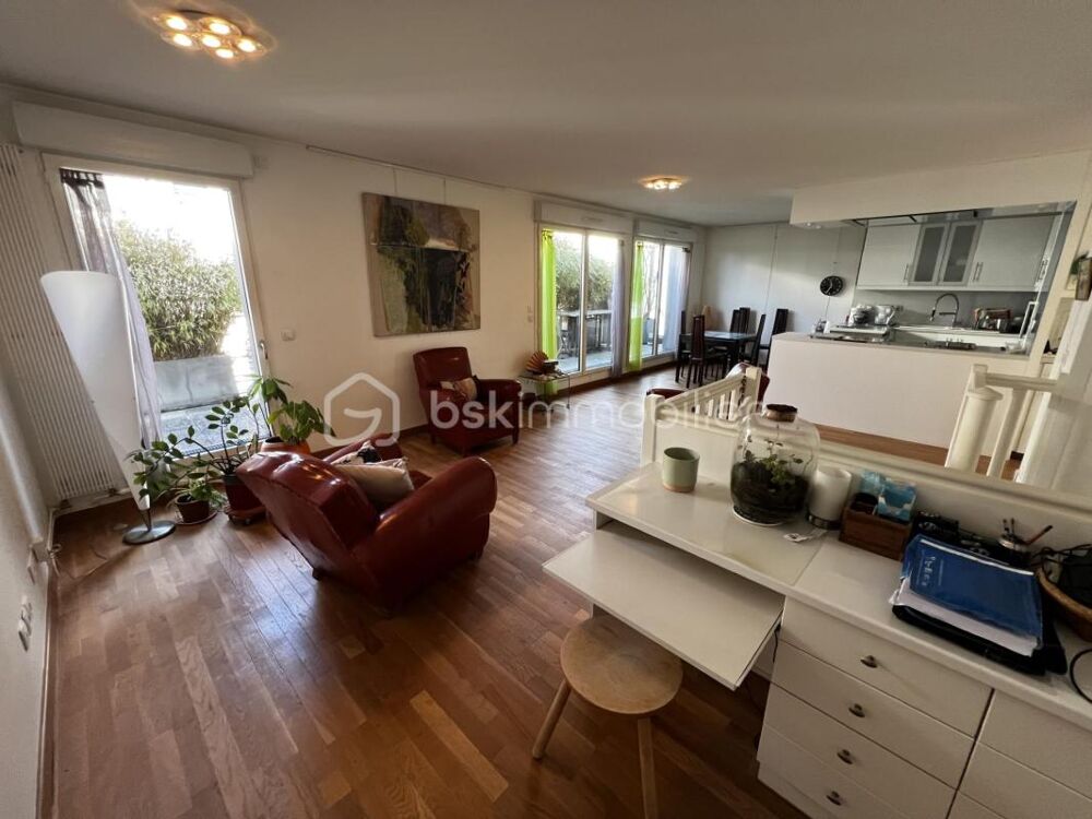 Coup de coeur - Superbe duplex - Bas Montreuil avec vue dégagée et espaces de vie généreux - Confort et luminosité