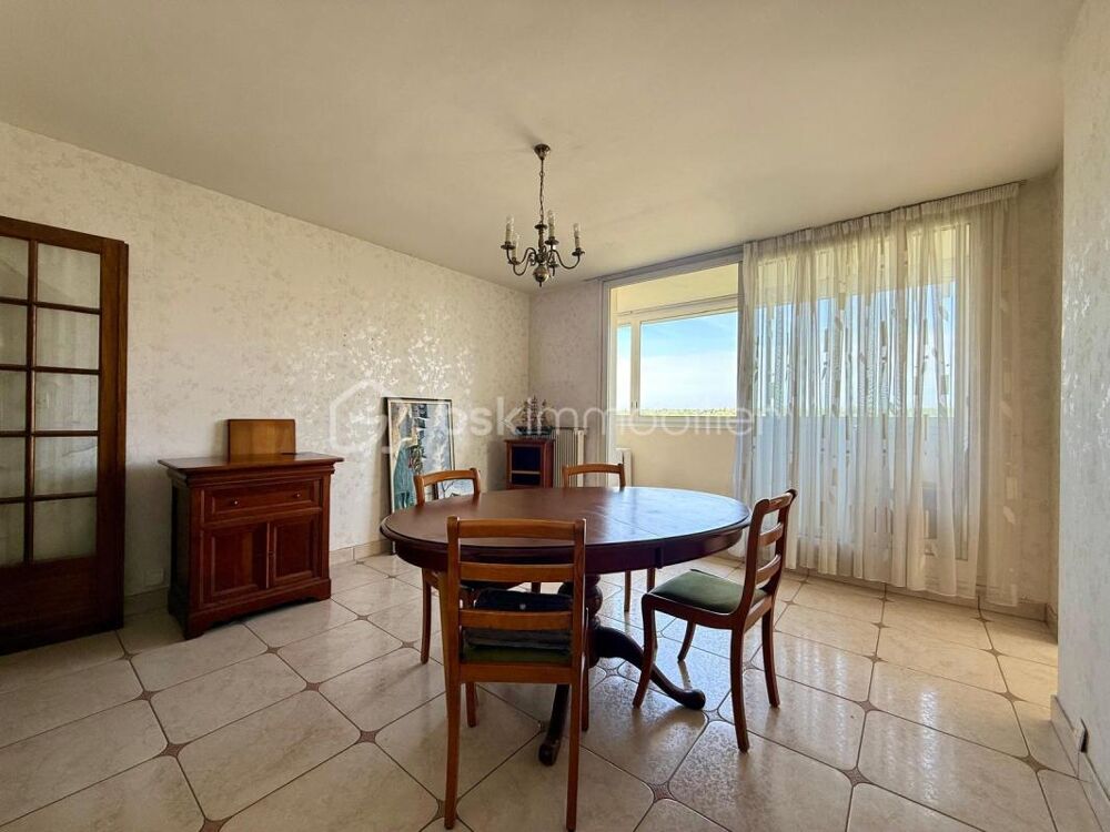 Nouveau prix pour cet appartement, Séjour lumineux, trois chambres, 6ème étage dans résidence privée, sécurisée