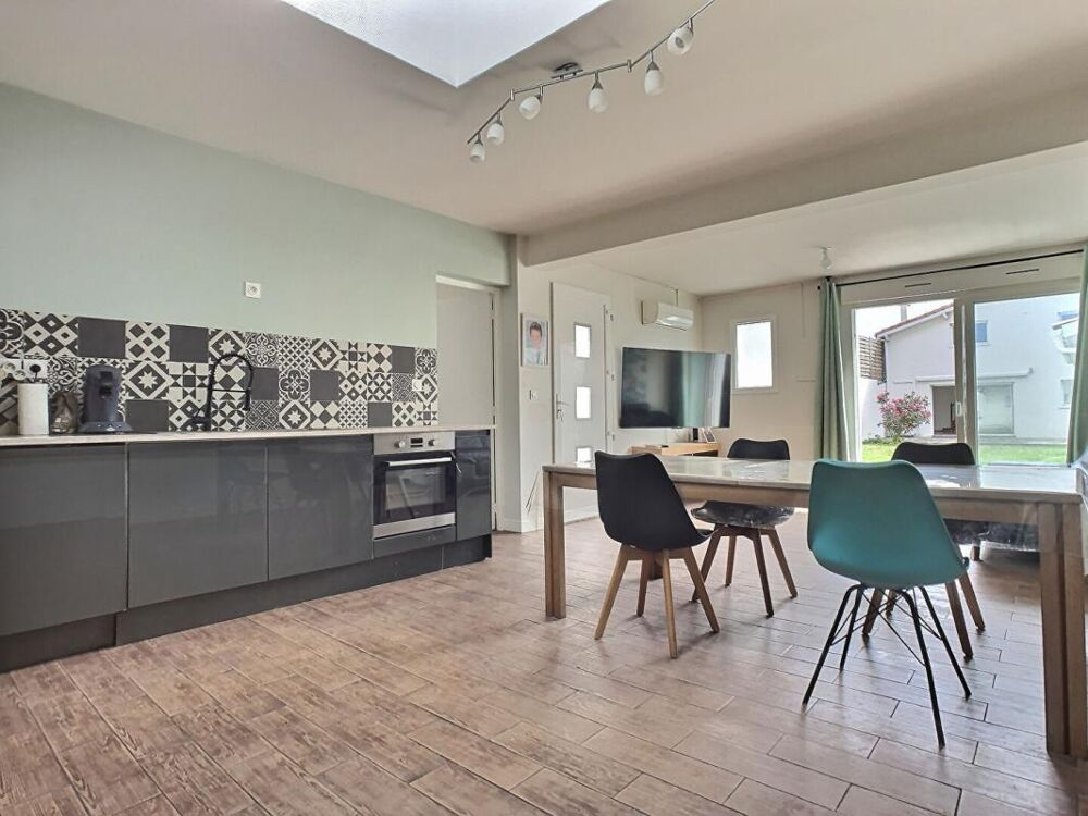 Maison 8 pièces 230 m² · à Begles · 230 m² · 568 000 €