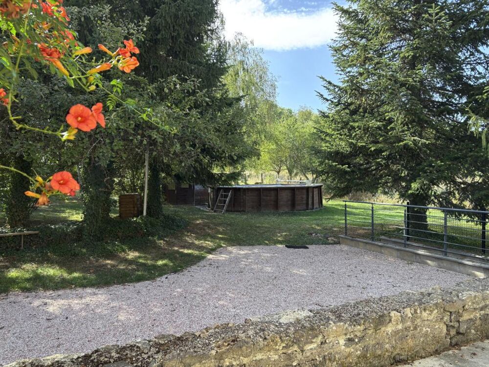 Vente Maison VENAREY LES LAUMES 15 min : maison rénovée 227m², dépendances, jardin, pré attenant. Prix : 287 000 € Venarey les laumes
