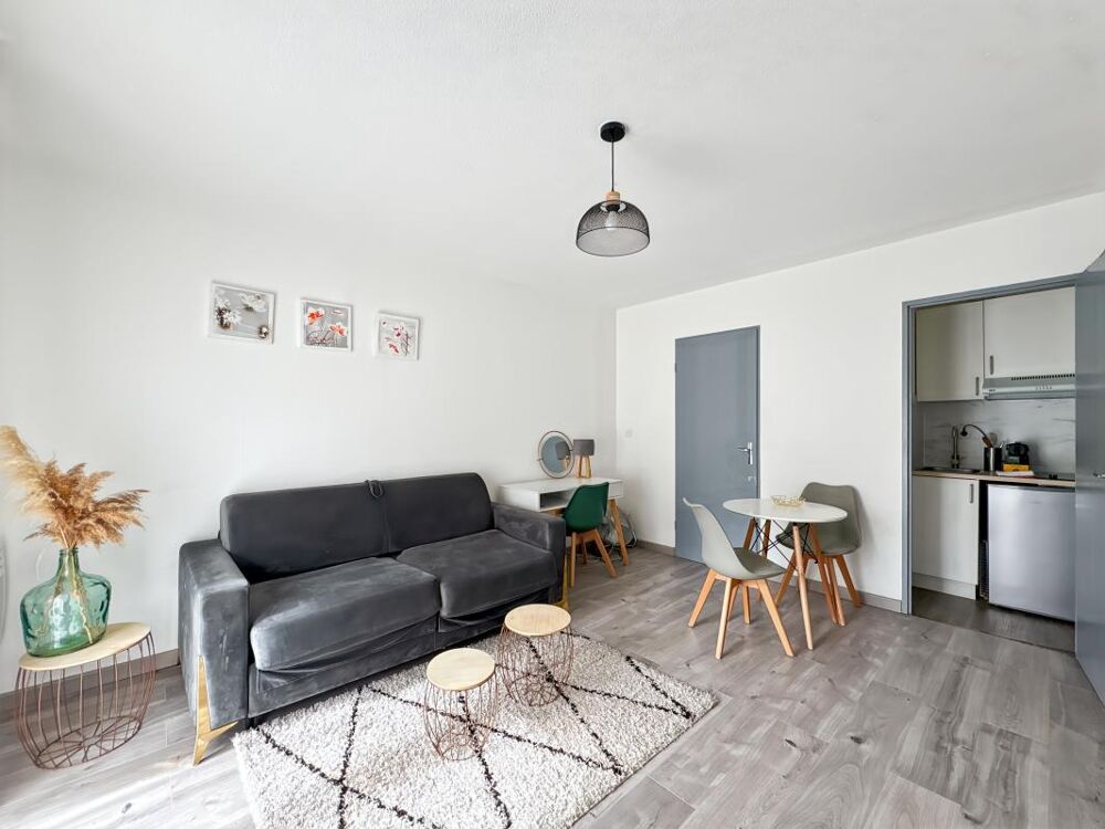 À Vendre  Studio VENDU LIBRE avec Stationnement dans résidence sécurisée