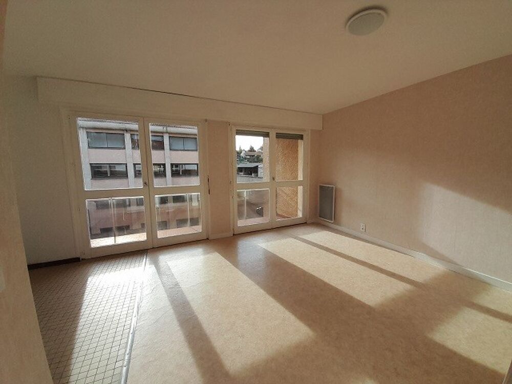 Grand studio lumineux de 29m2-avec cave et parking