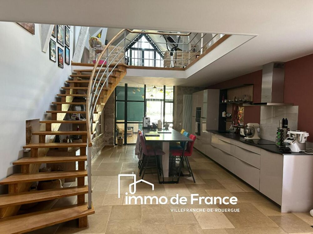 Corps de ferme, maison 3 chambres de 162 m², 2 gîtes sur 130 m², piscine, terrain de 5000 m²