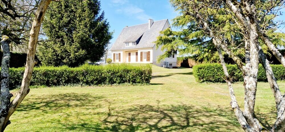 EXCLUSIVITÉ  Maison familiale de 195 m²  7 chambres  Sous-sol complet  Double garage  Condé-sur-Vire