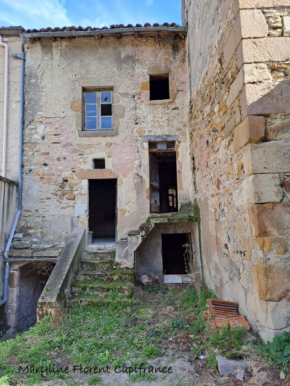 Batisse de caractère en pierre à rénover SAUVAGNAT SAINTE MARTHE (63)