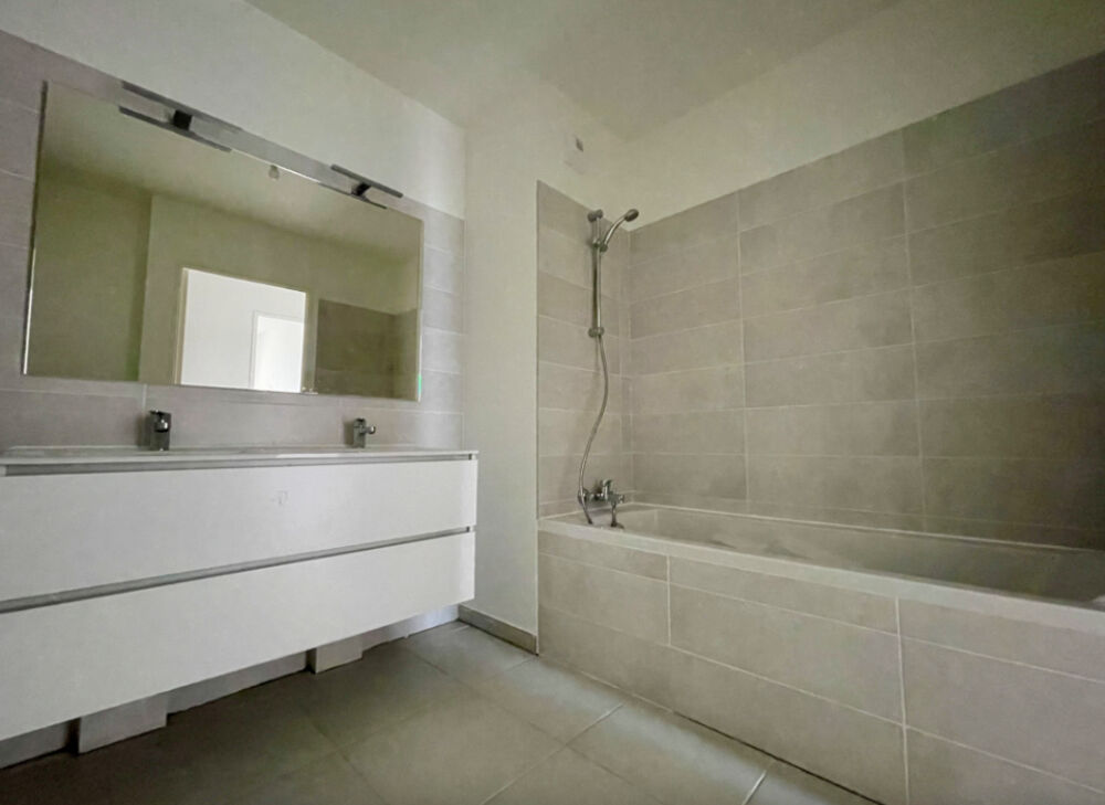 Vente Appartement Très beau 3 pièces de 72 m² avec terrasse de 21 m², un double stationnement et une cave Gilette