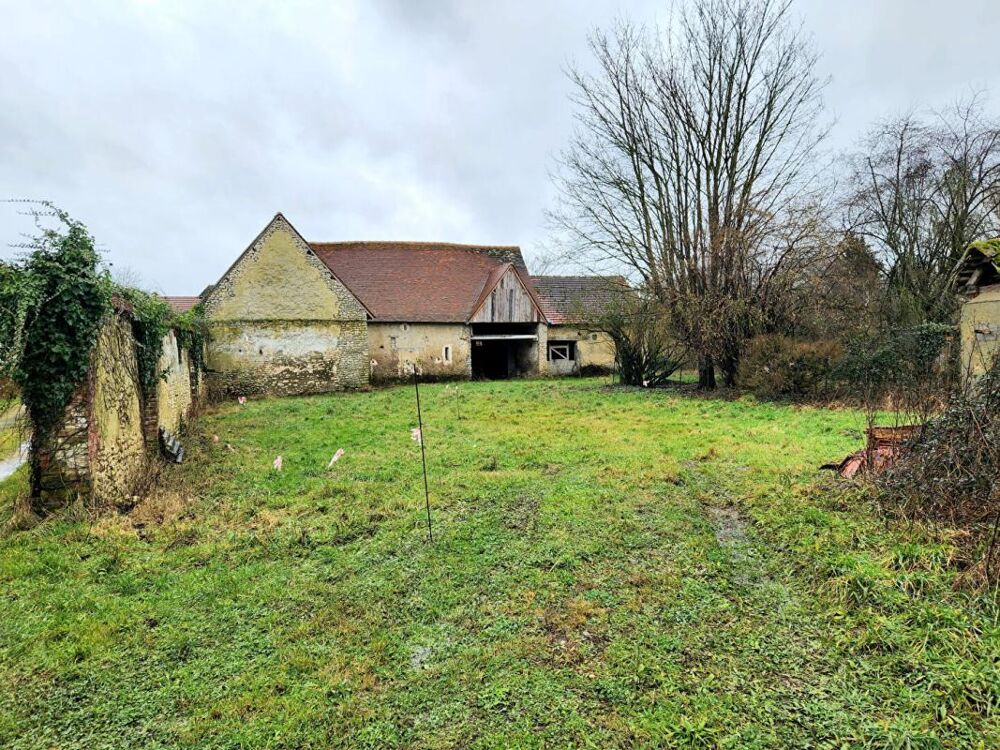 Vente Remise/Grange Vesly - Belle grange en pierres de 217 m2 au sol à aménager complètement - Toiture neuve - viabilisée en Eau et en électricité s Vesly