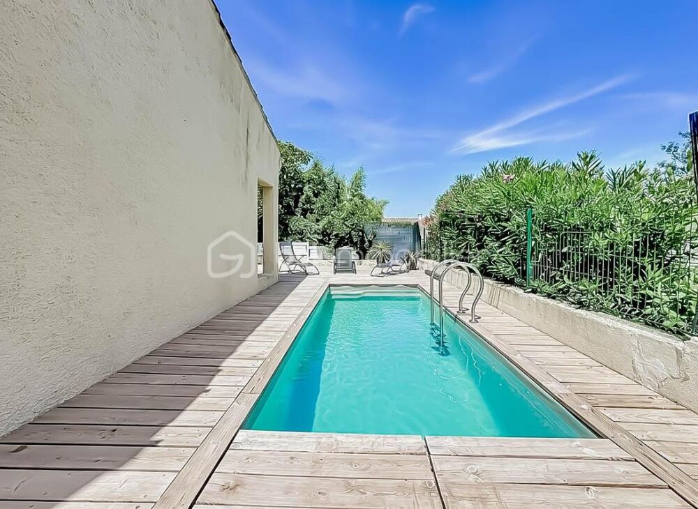 EXCLUSIVITÉ *** Villa T5 de 110m2 entièrement rénovée avec piscine à MARSEILLAN ***