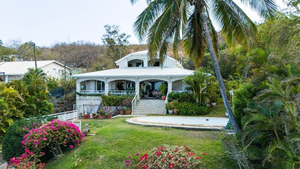 Vente Villa À VENDRE – VILLA D'EXCEPTION AVEC VUE PANORAMIQUE SUR MER ET PORT – SAINT-GILLES LES BAINS Saint gilles les bains