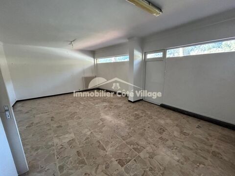   A LOUER   Local commercial de 30 m2 avec terrasse   Centre d 