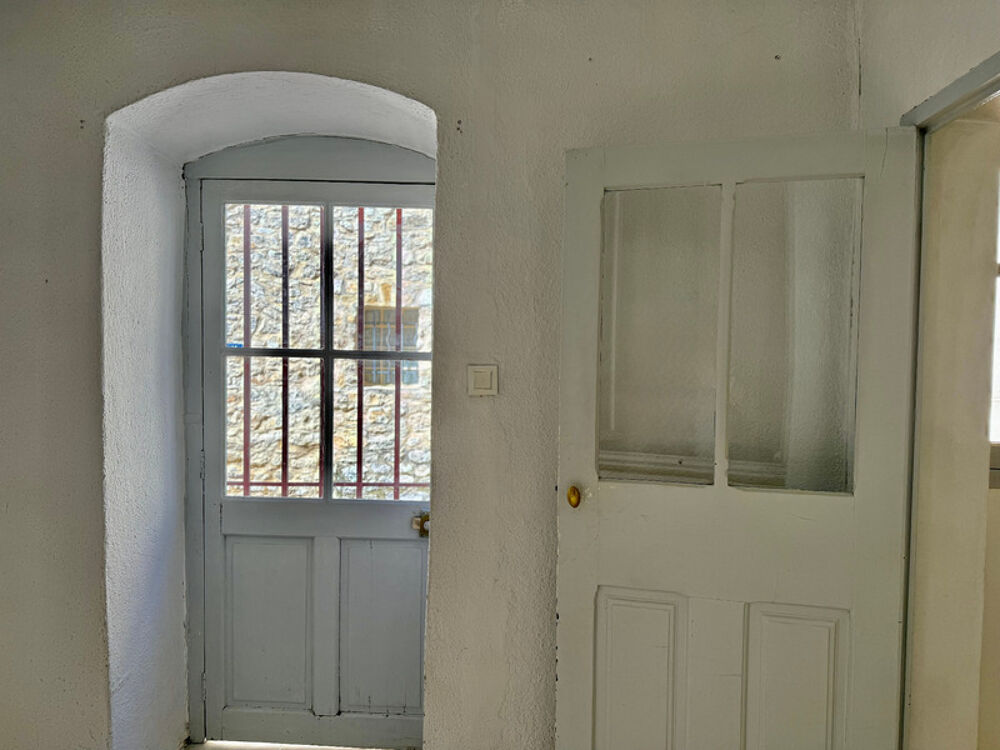 Maison de village 2 niveaux  Hameau calme Aix-en-Provence  Charme + Potentiel