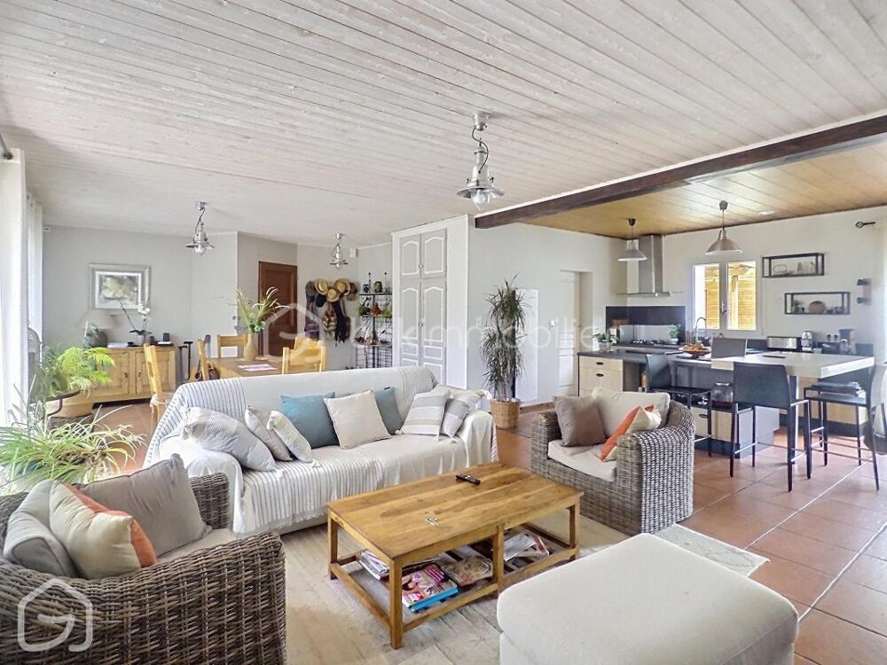 PLAIN-PIED 163 M² AVEC T2 INDÉPENDANT ET 1 300 M² DE TERRAIN PISCINABLE À QUELQUES MINUTES DES PLAGES