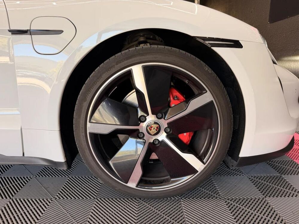 Taycan 4S 530ch- 5 places- pano- pack carbone- sport chrono- craie 2020 occasion 73000 Chambery