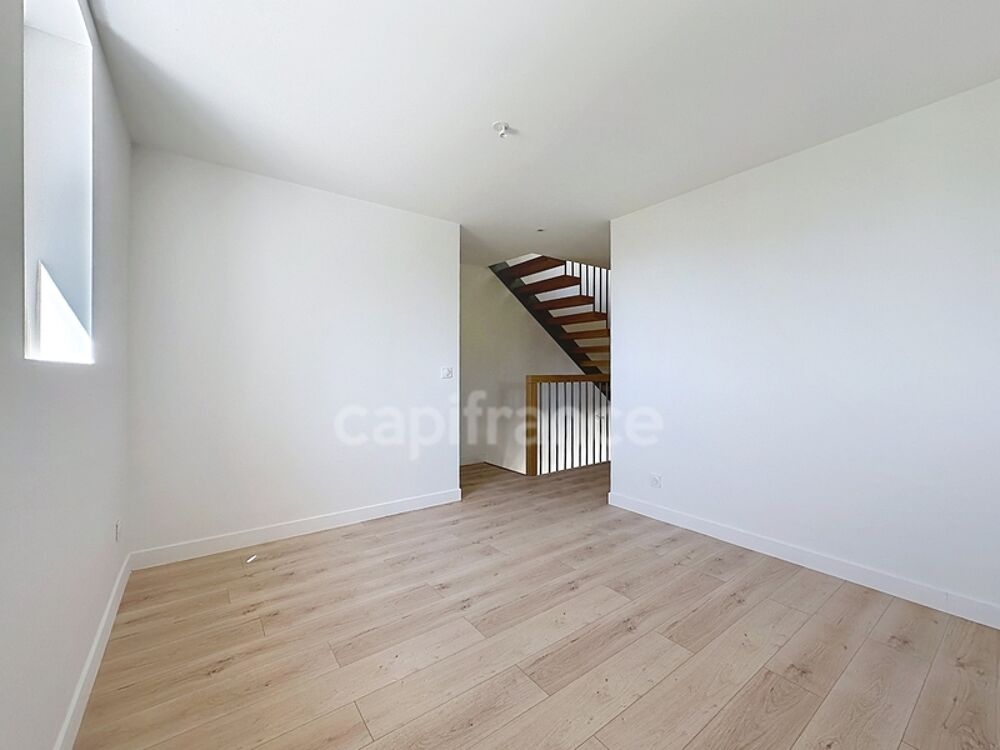 Maison mitoyenne triplex entièrement rénovée - CERCIER (74)