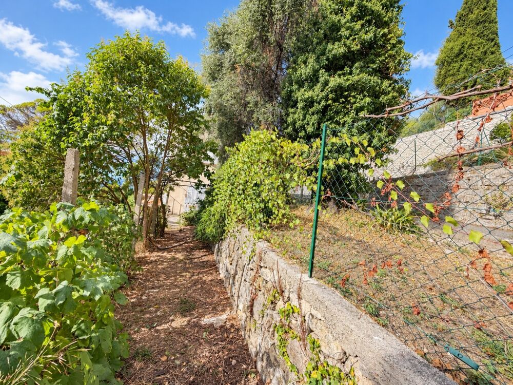 MAISON À RÉNOVER AVEC DEUX APPARTEMENTS ET VUE MER  GRASSE EST(06)