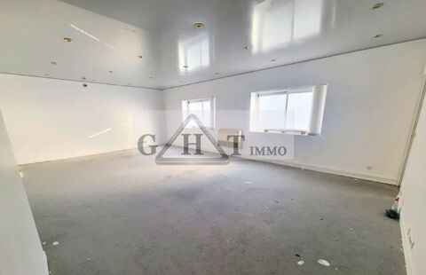   ENTREPÔT - LOCAL D'ACTIVITÉ À LOUER 750 m² – SAINT-MAXIMIN 