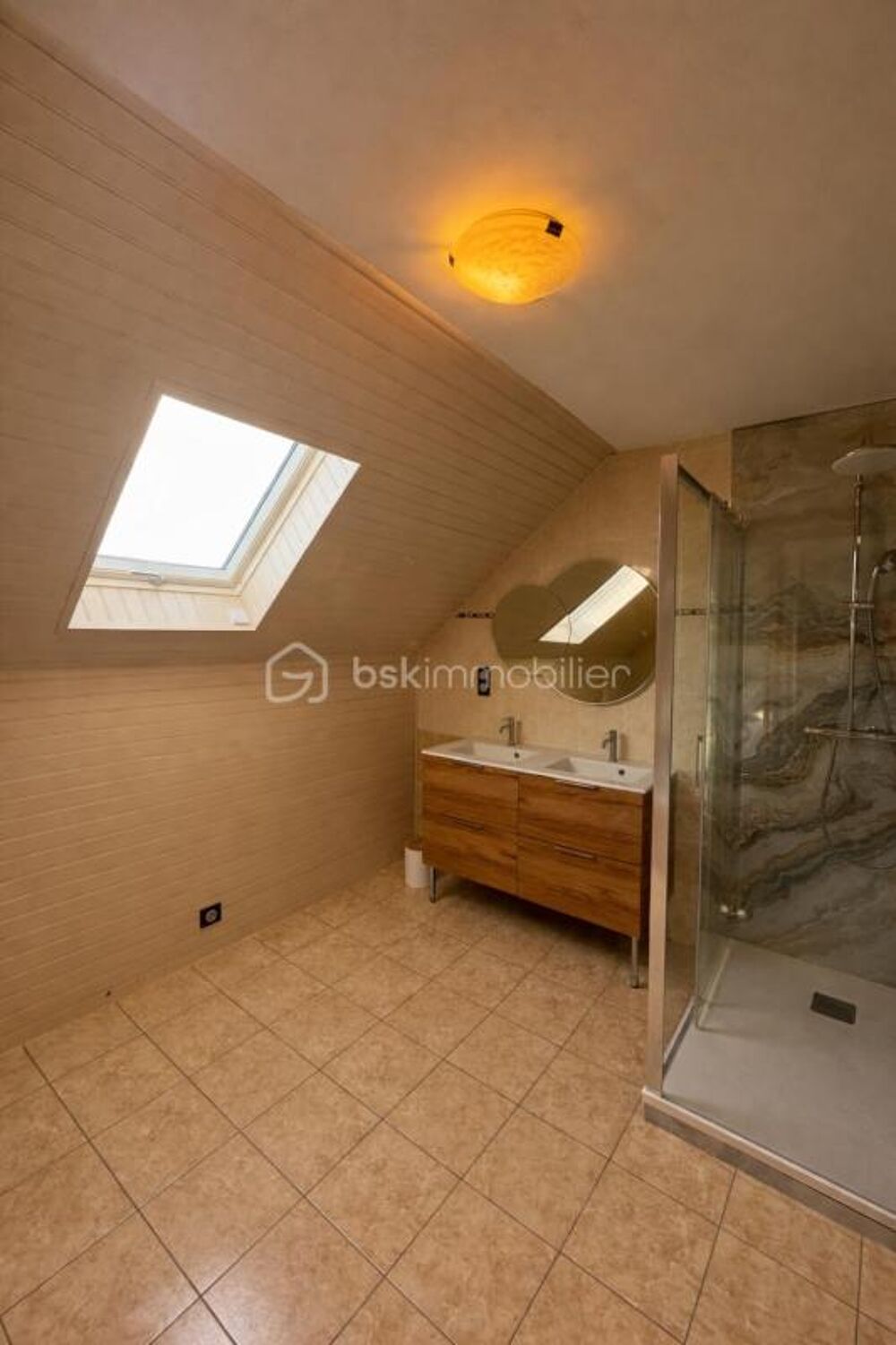 Vente Maison Maison de 145 m² avec 4 chambres, garage et terrain au calme Neuf marche