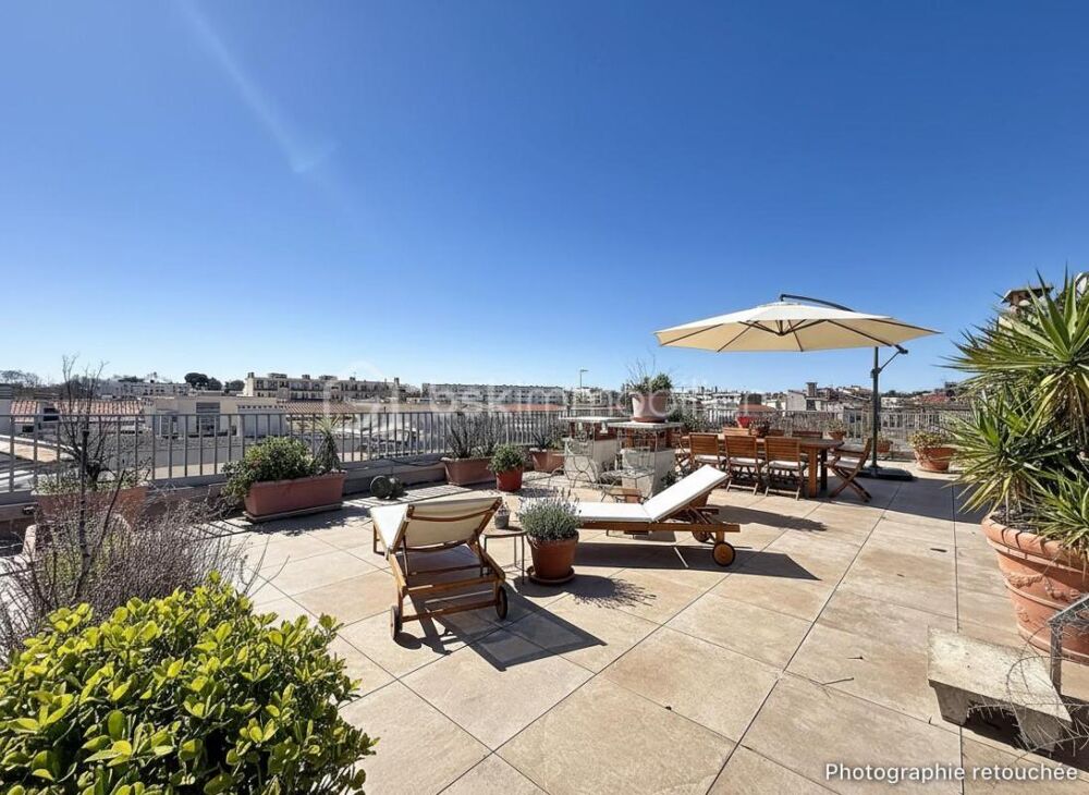 APPARTEMENT 6 PIÈCES DE 190 m2, CAVE, PARKING ET TOIT TERRASSE
