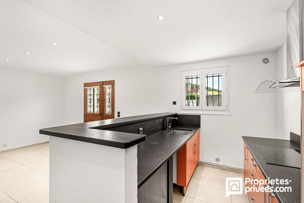 Superbe appartement rénové de plain-pied au coeur du village de Peymeinade