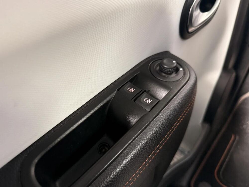 Twingo Vibes CAMERA DE RECUL / CARPLAY FEUX AUTO 2021 occasion 17139 Dompierre-sur-Mer