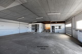   Appartement 120 m2 ancien garage automobile - fort potentiel de réhabilitation à MONTSALVY Montsalvy