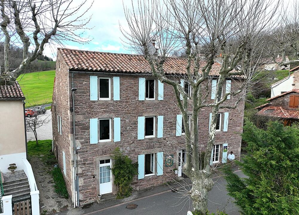Maison 8 pièces 193 m² · à Saint Victor Et Melvieu · 193 m² · 198 000 €