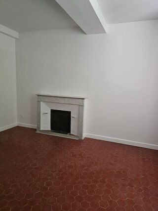  Appartement à louer 3 pièces 80 m²