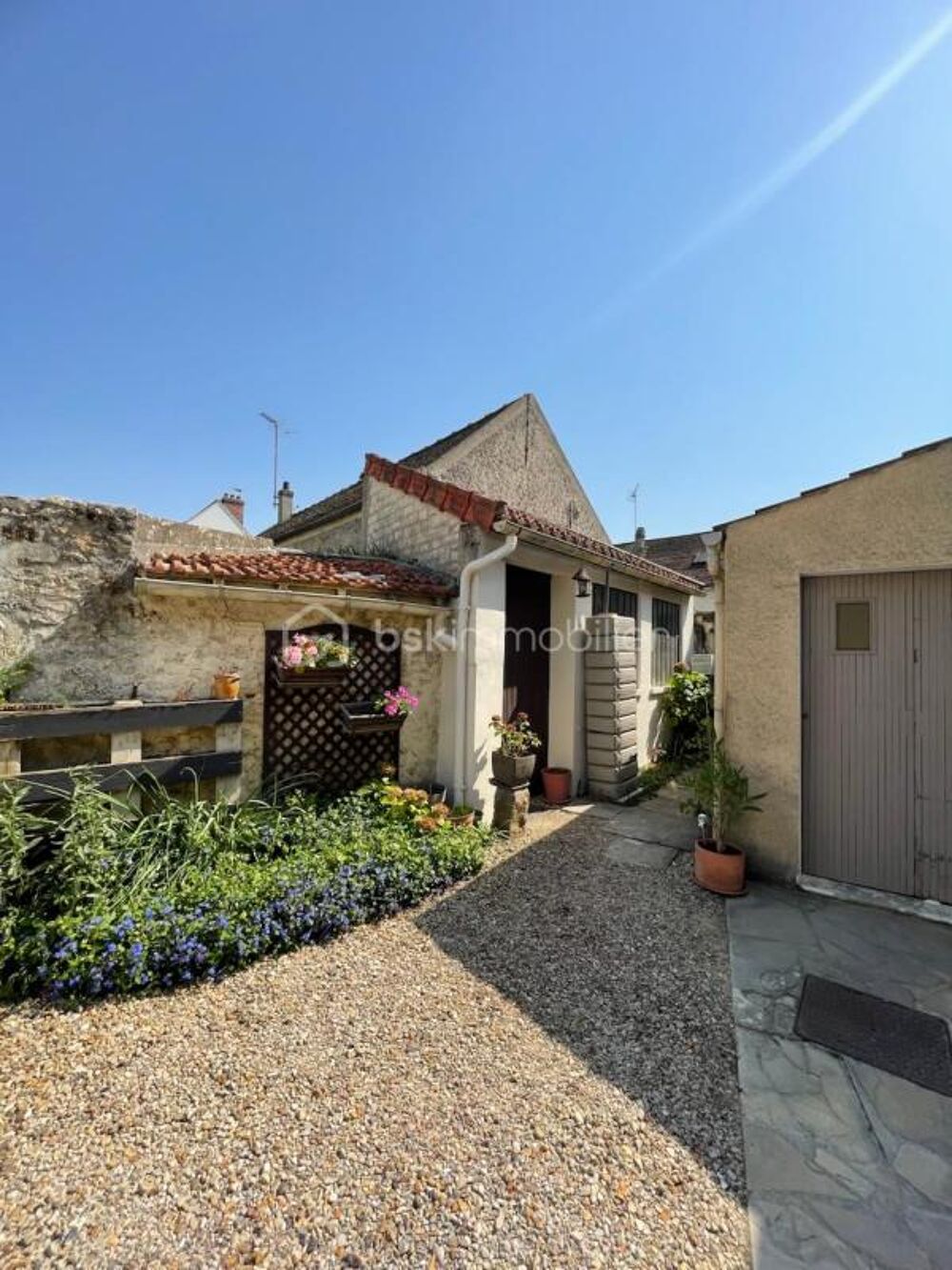 VERT-LE-PETIT  Maison de caractère rénovée avec garages et dépendances