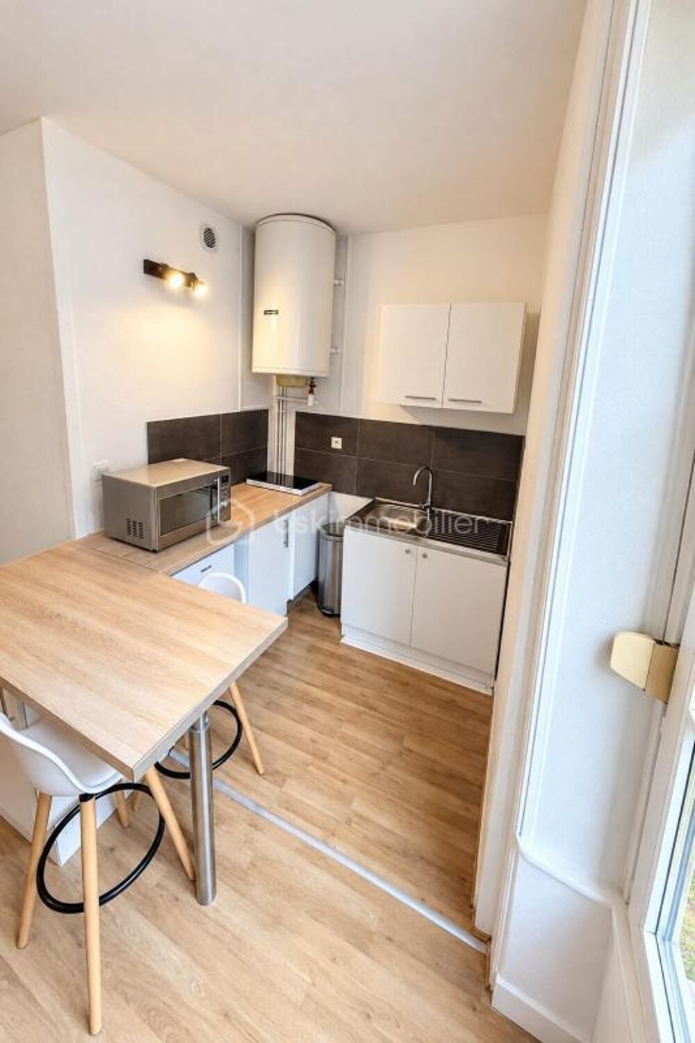 Vente Appartement Fougères – Studio meublé vendu loué – 1er étage – DPE C Fougeres