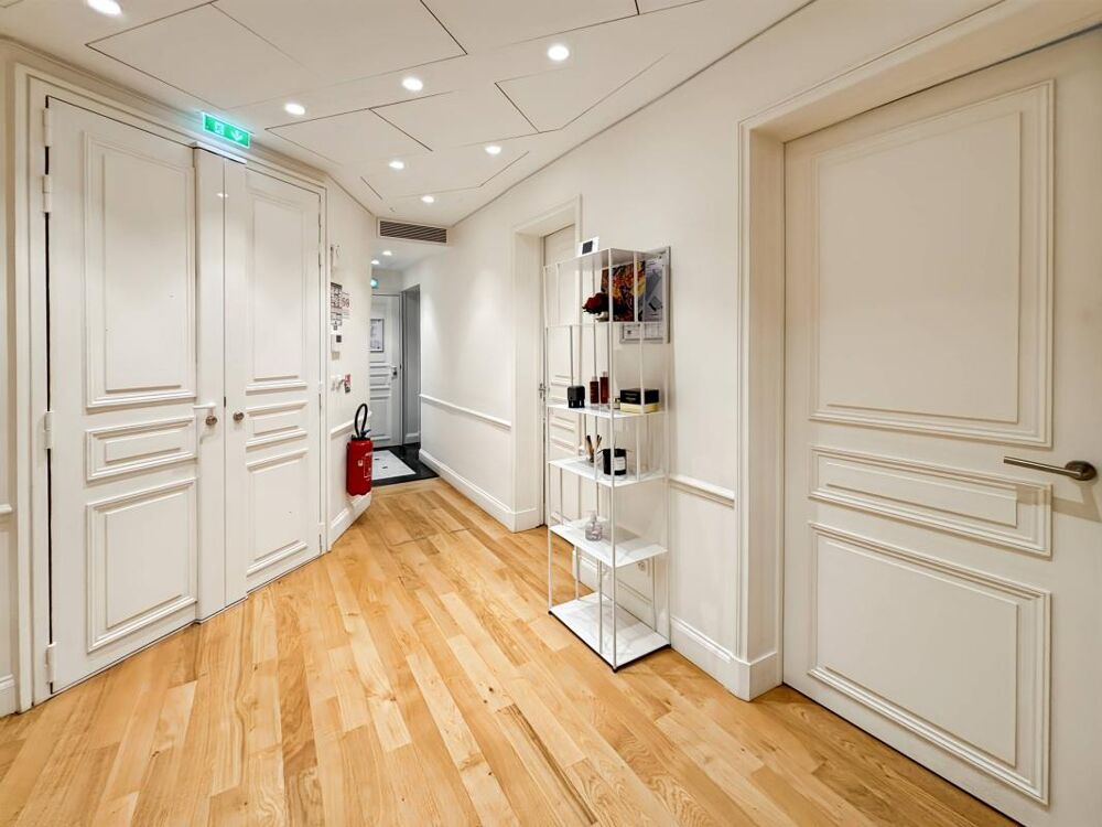   Bureaux livrés rénovés climatisés, avec parquet et moulures Paris 8