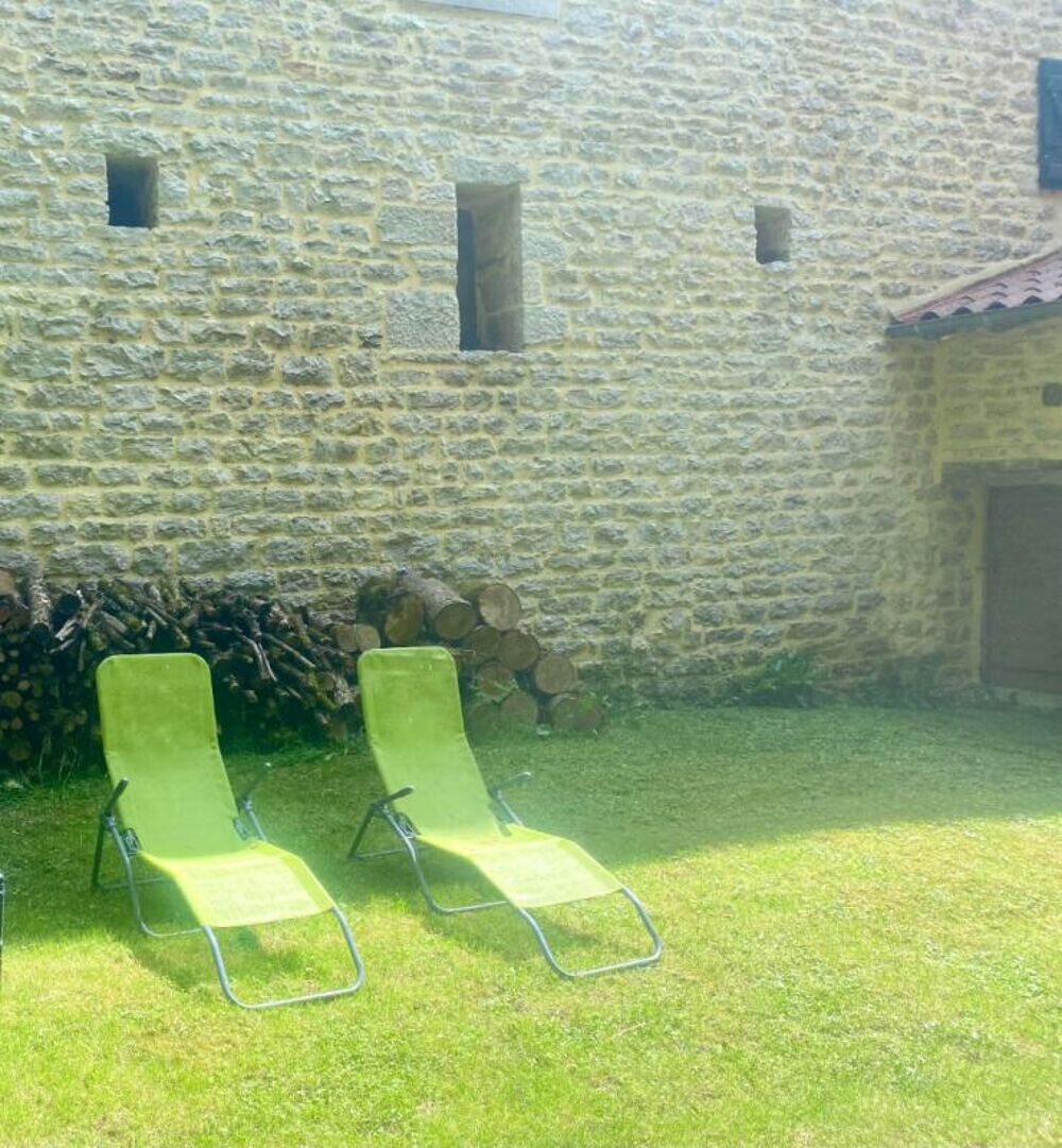 à vendre  Propriété/château Saint-Amour (39160)