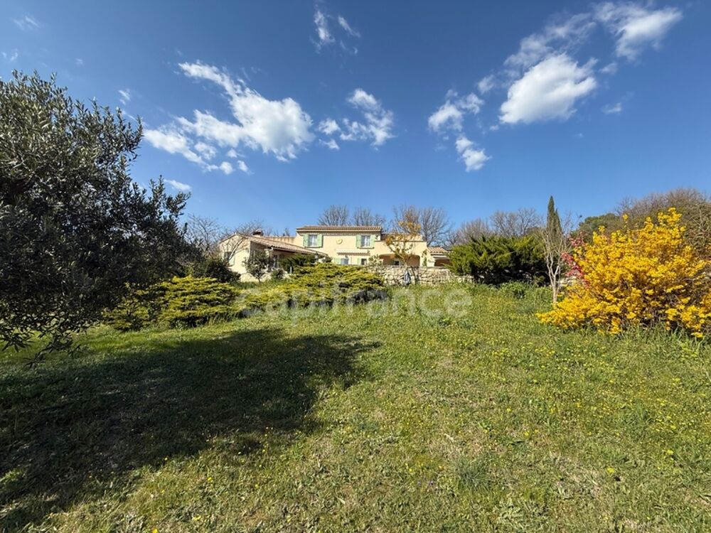 Proprieté de 150 m2 avec dépendance à vendre 7 pièces LAURIS (84)