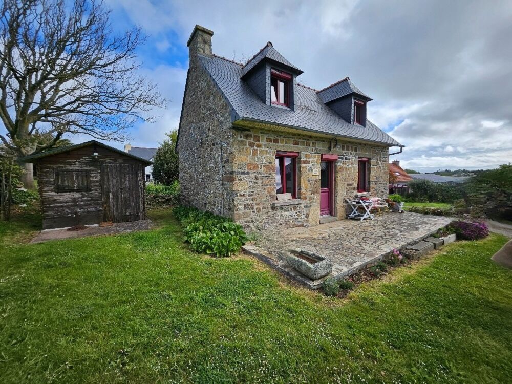 Maison d'habitation, une dépendance, un hangar et une prairie entre terre et mer - à Roscanvel en presqu'île de Crozon