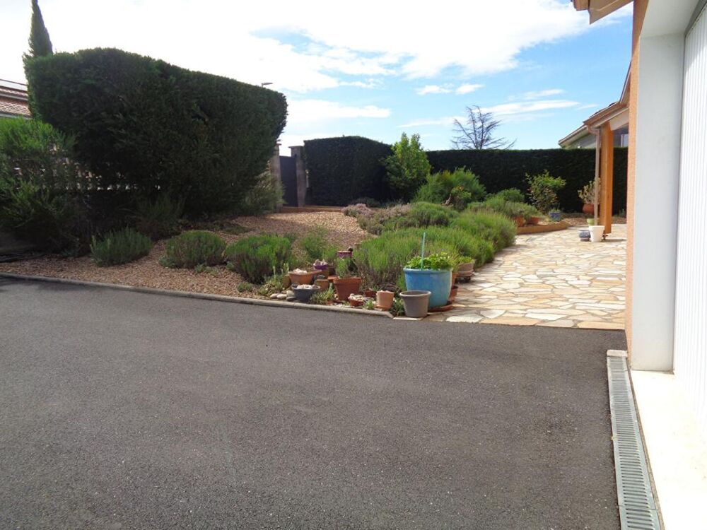 Jumeaux(63), maison plain pied de 90 m2 habitables, 3 chambres sur 882 m2 de terrain